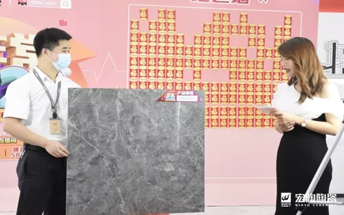 ag亚娱集团现场主持图