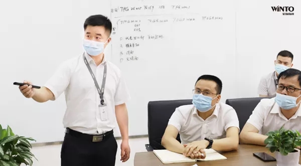 ag亚娱集团讲师正在解说图