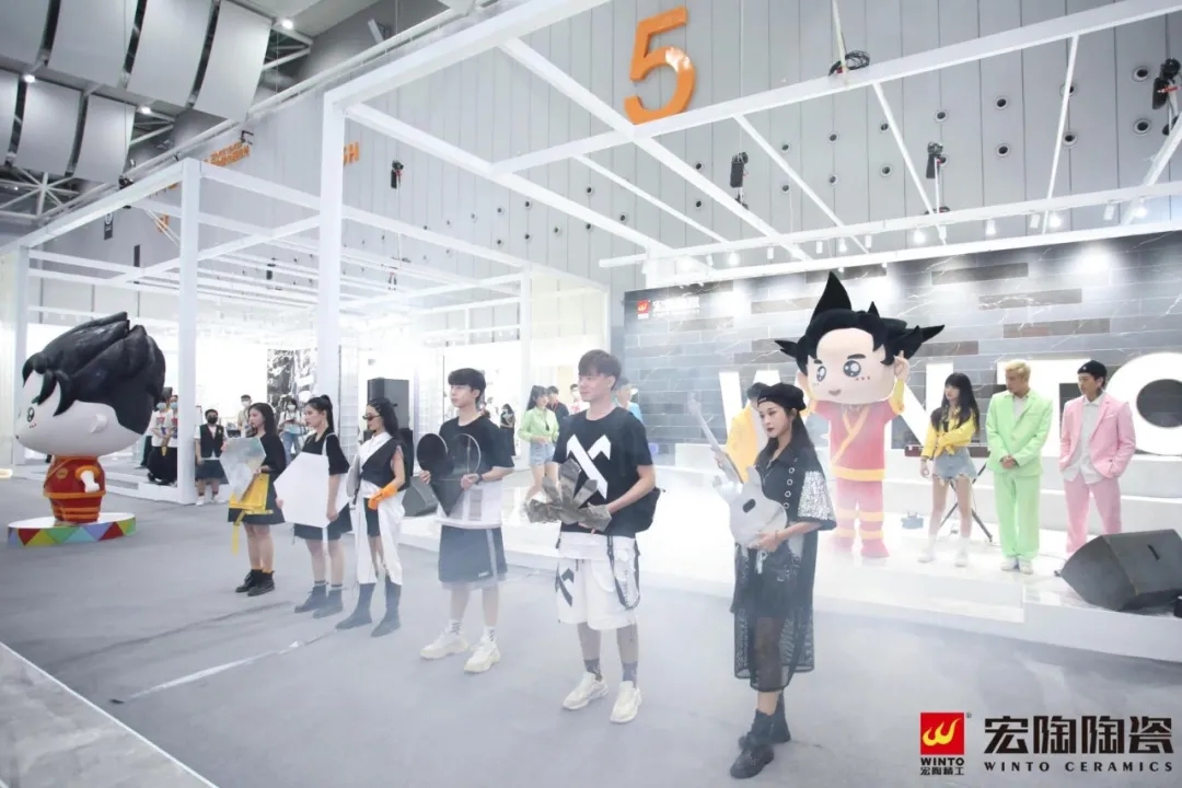 潭洲ag亚娱集团陶瓷展现场运动节目演出