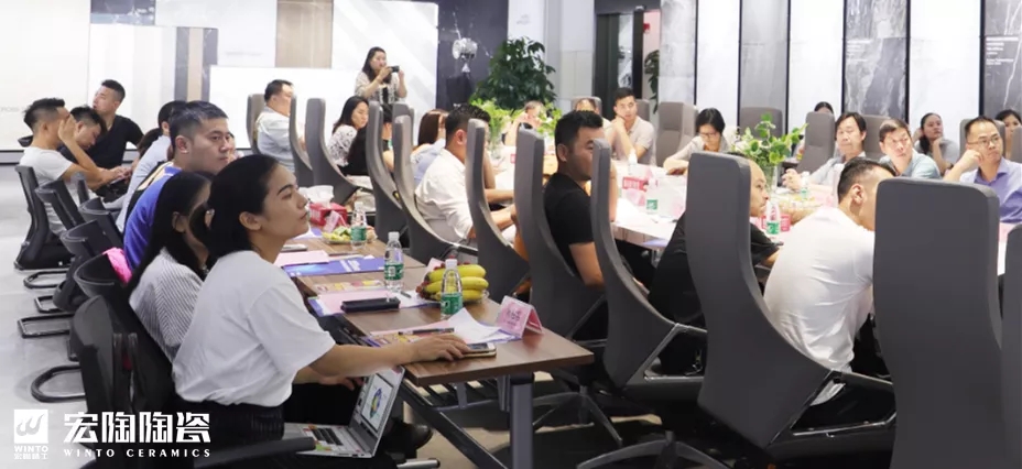 ag亚娱集团地砖与会职员交流图