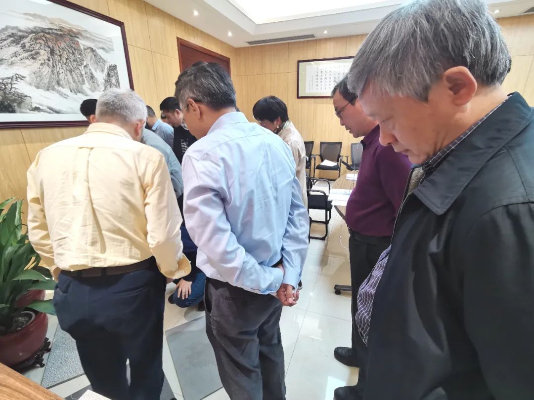 判断专家现场考察ag亚娱集团地砖产品图片